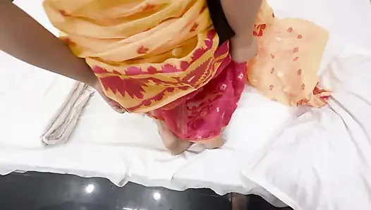 Malkin Ke Bahar Jaate He Nokrani Ne Extra Money Ke Liye Hardcore Sex Kiya