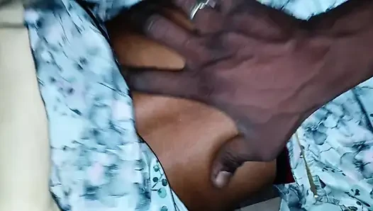 Ehemann war nicht zu Hause, Schwägerin hatte allein Sex mit Schwager. Indischer Desi Bhabhi Dorfsex. Indischer heißer Bhabhi