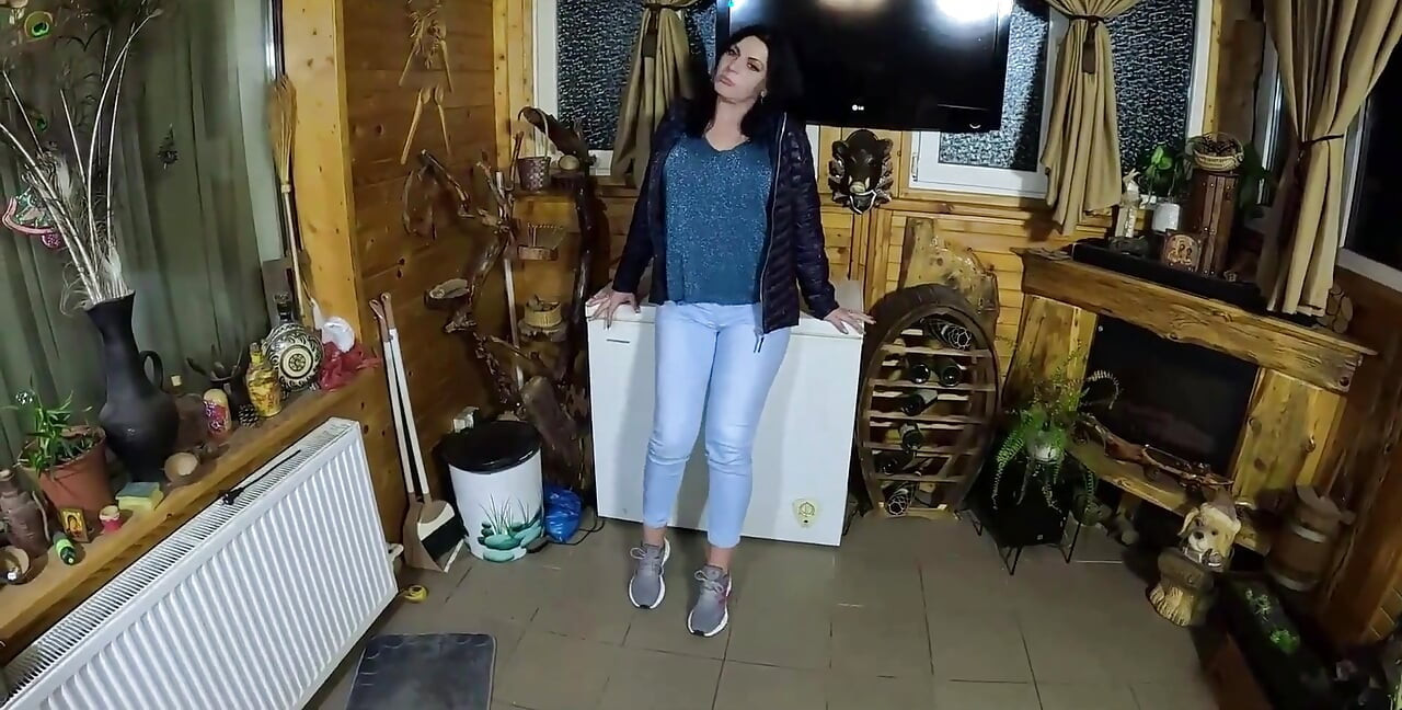 Cameltoe milf twerks trong quần jean thổi kèn & xuất tinh trên tất cả các áo khoác sưng húp của tôi 334