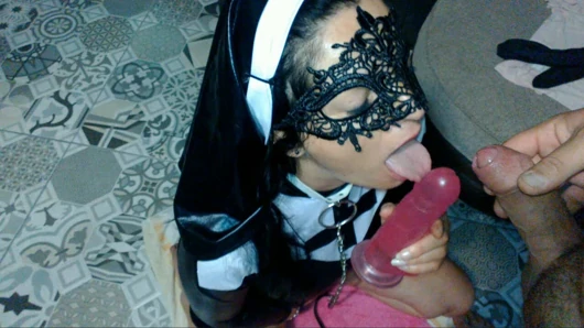 Orta yaşlı seksi kadın şu anda dışarıda yaşadığını birçok sapık fanteziye sahip!