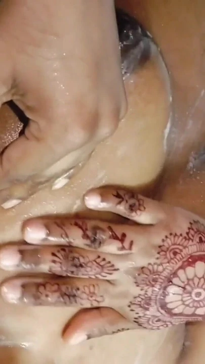 Thrilling moment from "Aunty beautiful bathing today I saw."