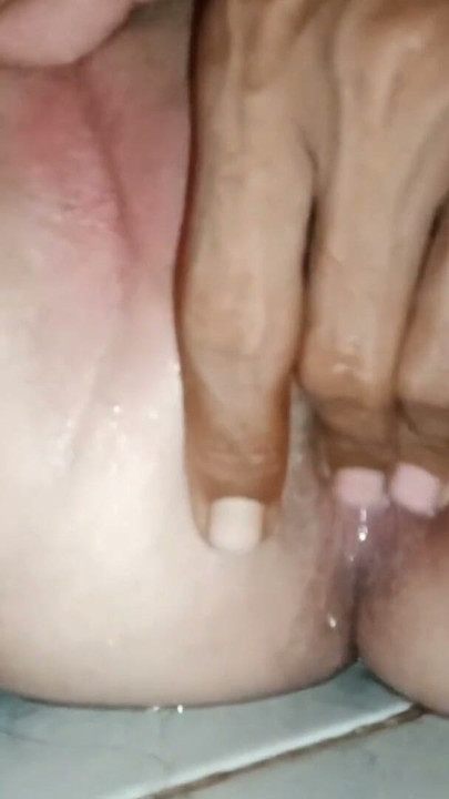 She is very satisfied with the ring finger | Clip 2