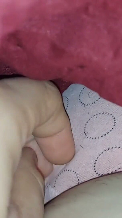 Xxx desi bawi się między prześcieradłami z przyrodnią siostrą | Klip 1