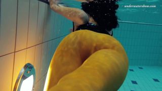 Nina Markova, gata subaquática sexy