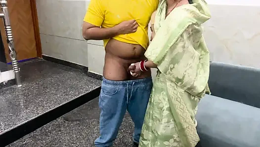 Khoobsurat Akeli Bhabhi Ne Choot Di....