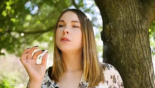 Evgeniya güçlü 120 mm sigara içiyor