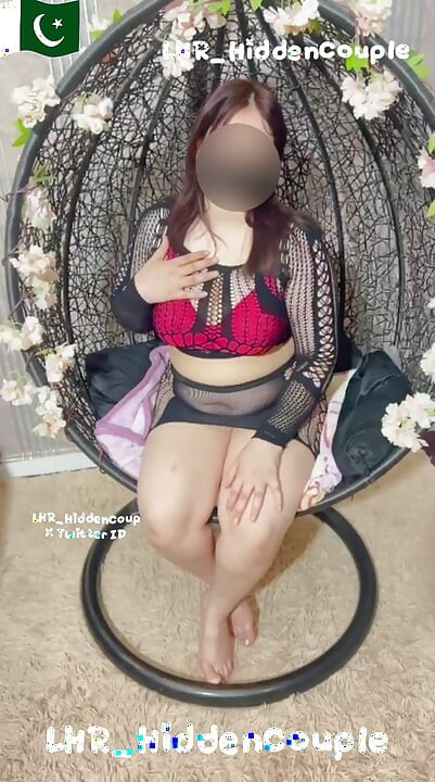 Young Pakistani Cockold couple apni wife ki chudai dekhty hoy boht maza ata
