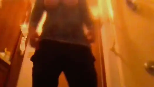 Slow Dace ilk randevumla kıyafetlerini çıkarıyor