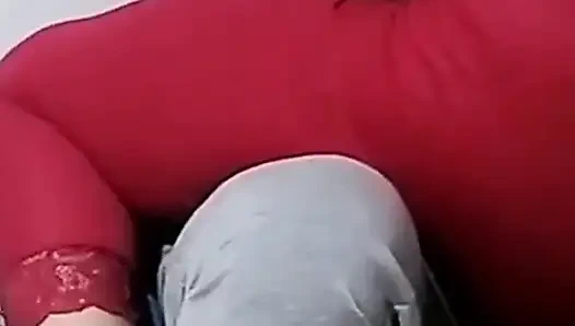 Üvey anne cummy tangasını kokluyor - bu baba değil, senin lanet yükün!