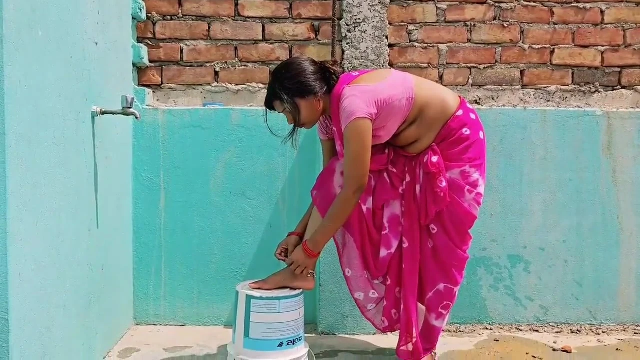Komal’s brother-in-law, when there was no one in the house, he was shaking the land vigorously with his underwear out