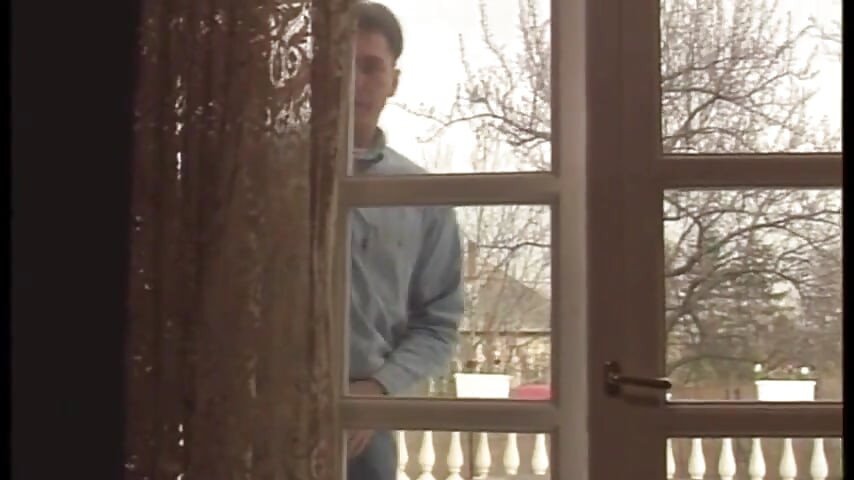 Saya, isteri saya dan tukang kebun: tembusan berganda yang bagus untuk membuatnya pancut