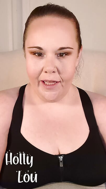 La femme envoie tes désirs de sissy à Mistress Holly pour un entraînement de sissy approprié
