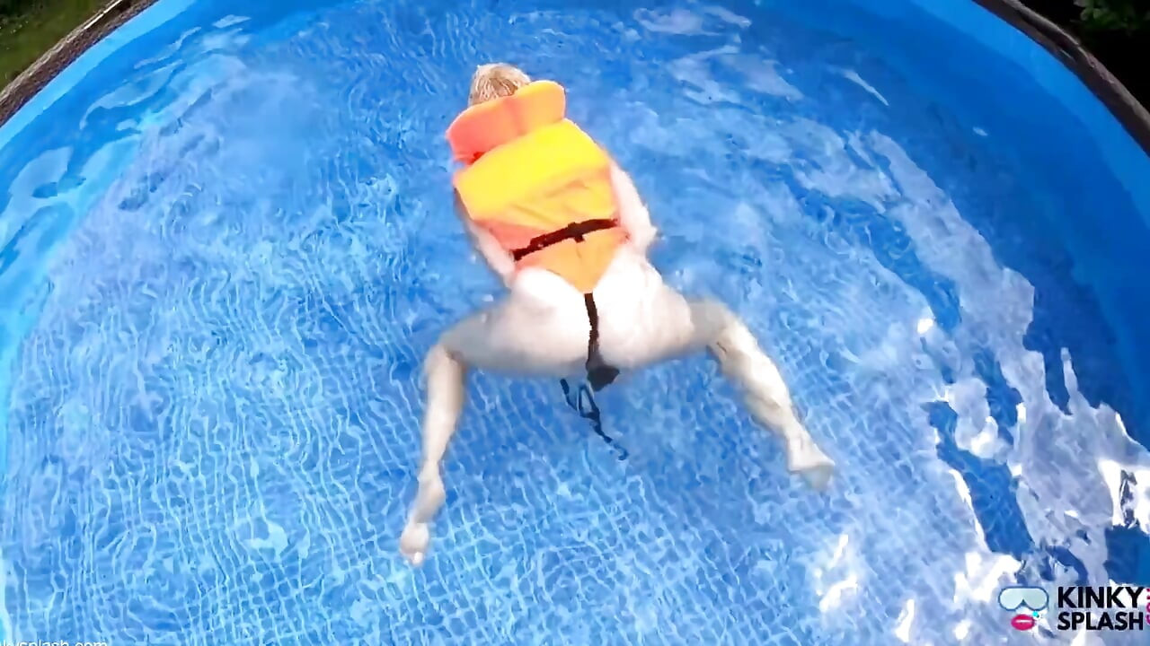 Life Jacket Vibe Play in the Pool