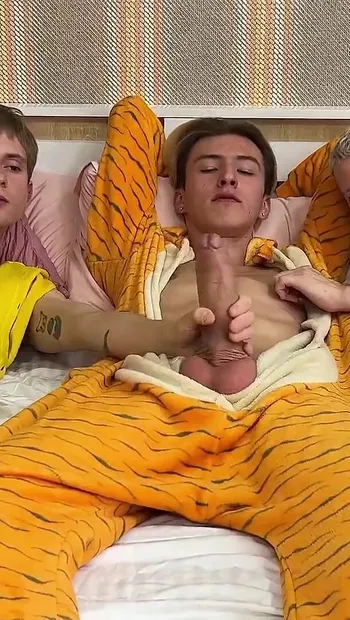 The Games of Three Twinks Grew Into a Juicy Fuck, Let a Tight Twink's Asshole Go Around in a Circle