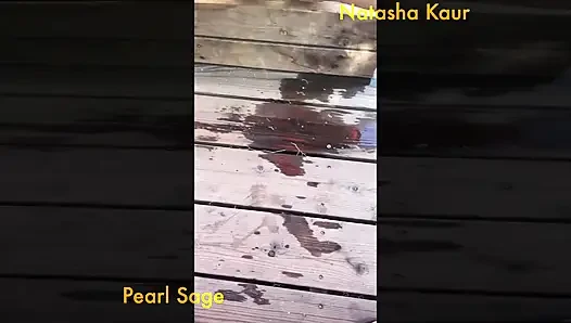 Vertikales POV: Pinkeln auf unsere haarigen muschis und orgasmus