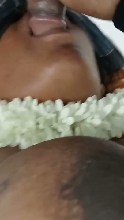 Esposa tamil chupando profundamente la polla de su marido | Clip 2