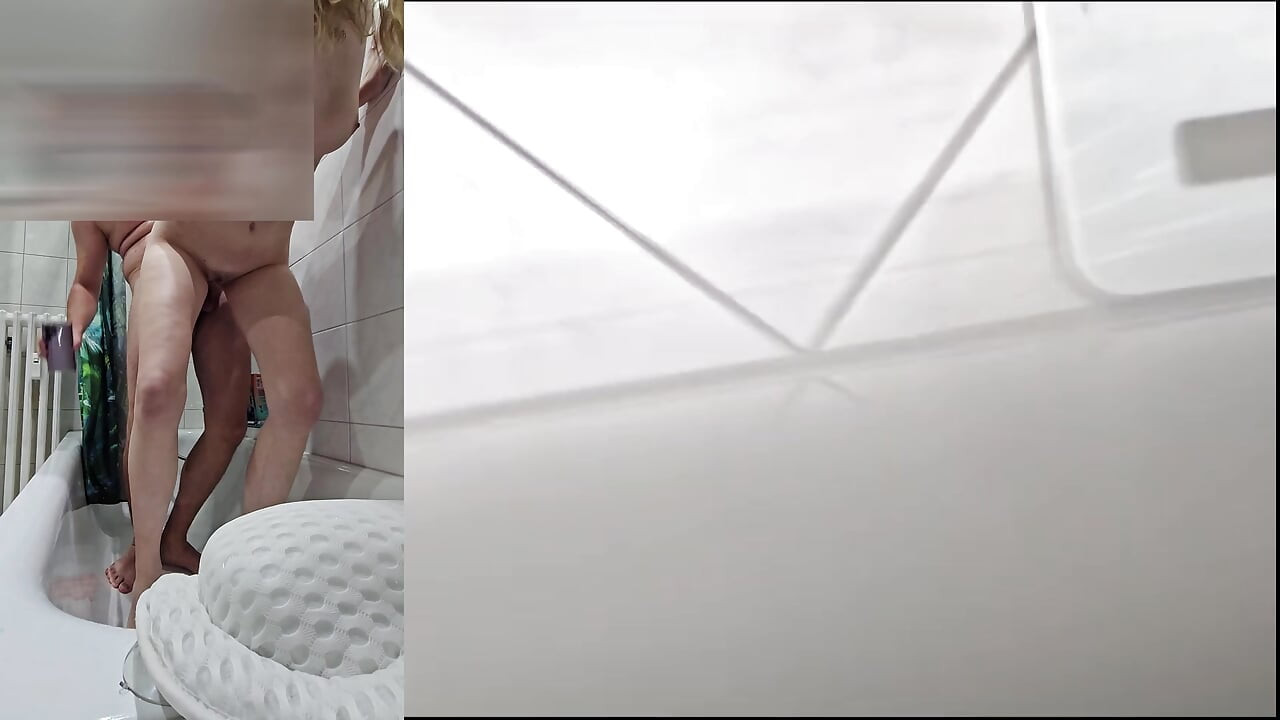 Hard bathtub fuck with facial and pee escalates