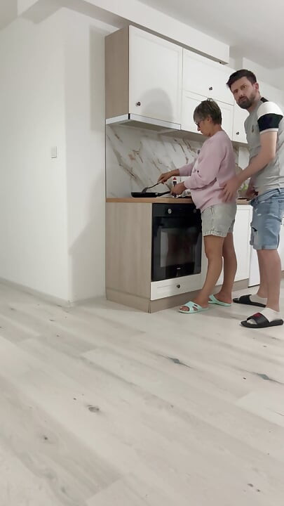 Anal, Oma Kocht Omelett!!