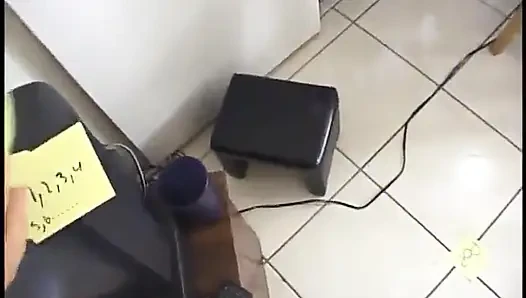 Tante seksi rambut pirang lagi asik nyepong kontol dan dientot habis-habisan sampai dicrot di muka