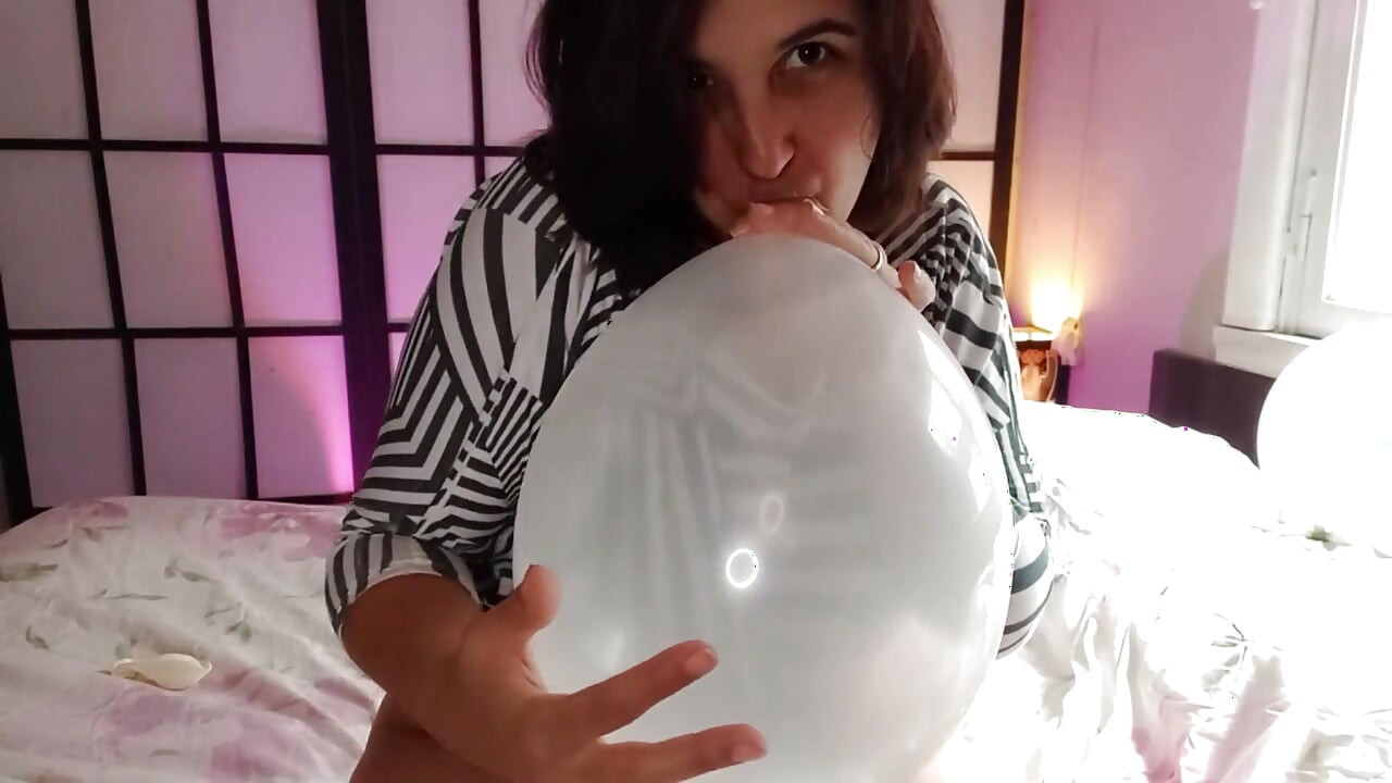 Kiss Lick Spit Balloons Non Pop - Bunny Looner