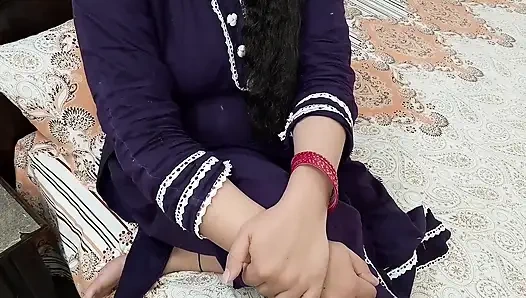 Desi Indian Bhabhi showed her pussy at the request of a fan