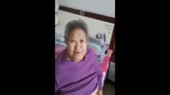 무수정에서 따먹히는 75세 아시아 할머니