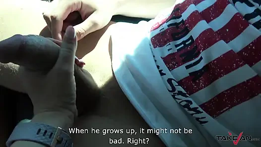 Wendy bacaklarını açıp amında sert bir sikle eğleniyor