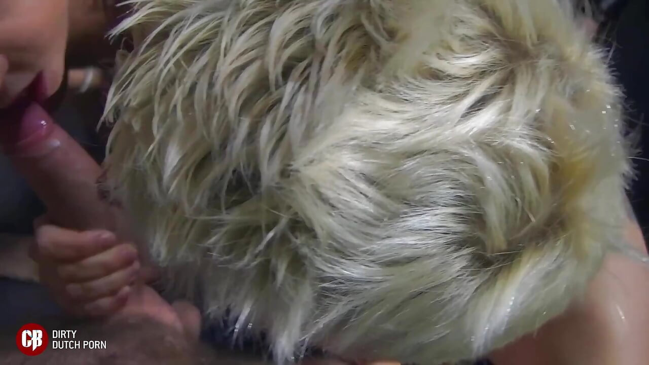 2 girls stuck at bikerbar