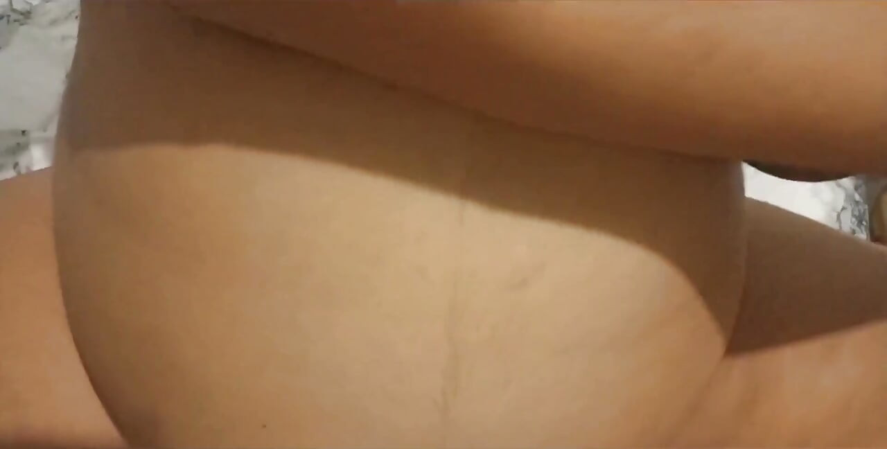 Massage du cul en levrette, vrai massage amateur des pieds, fétichisme des pieds