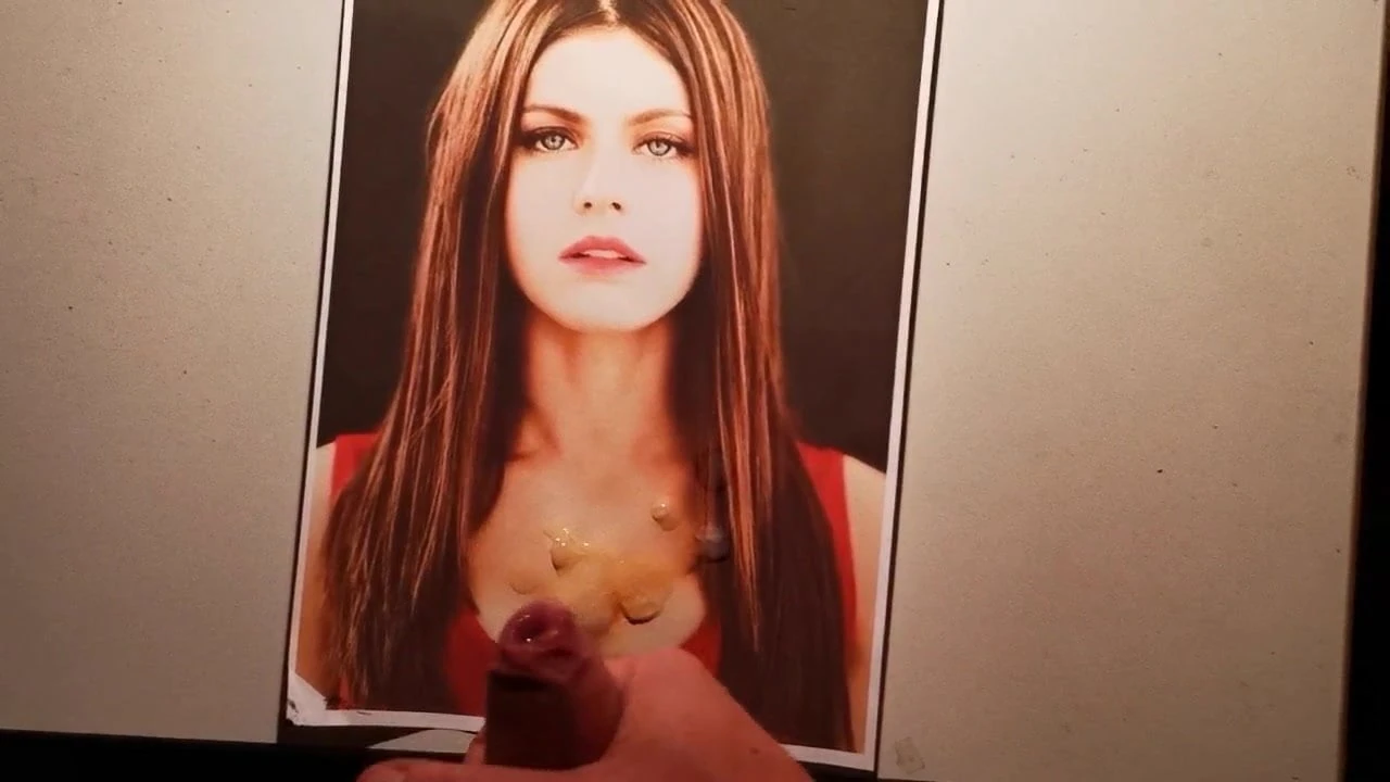 Alexandra Daddario cum hołd 4