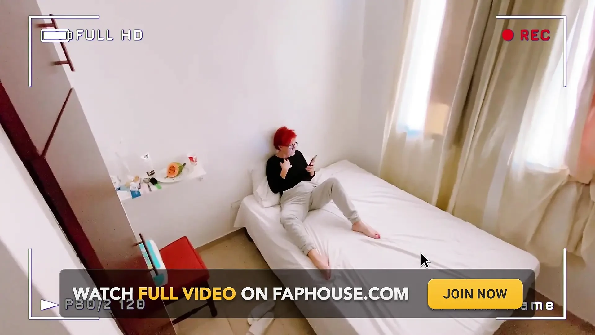 MILF solo masturbacija