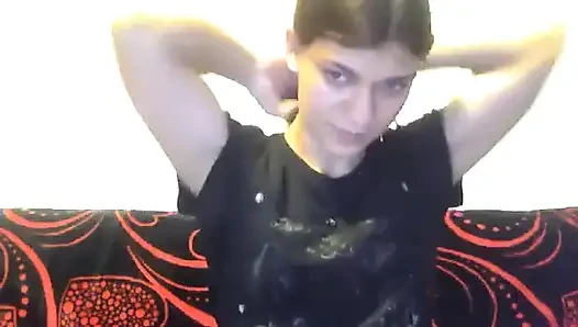 Her iki elle çalımı kıvırcık ve sulu alıyorum