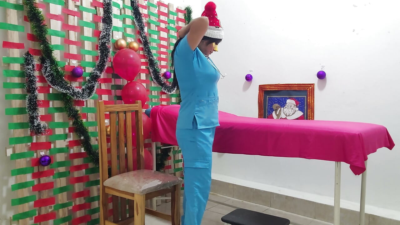 ممرضة لاتينية تمارس الجنس مع المريض في العيادة الطبية بركوب شديد