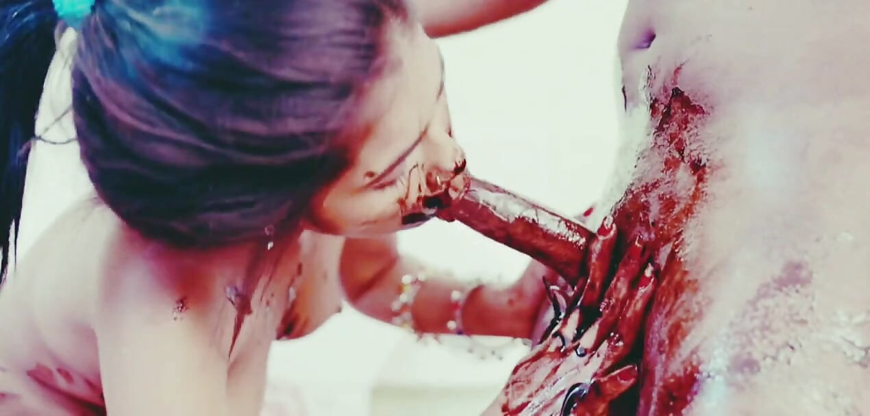 Aniket folló a Sanjana con chocolate y le tocó el coño con los dedos