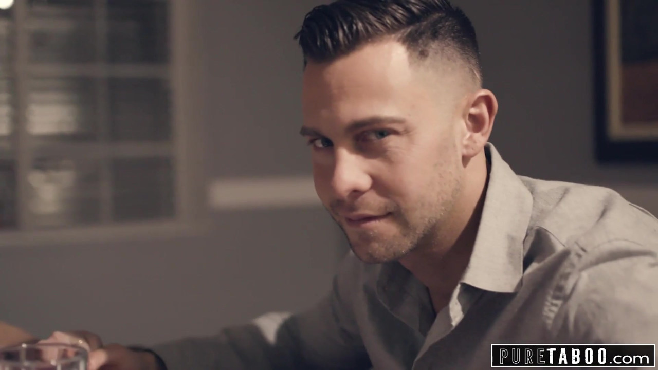 純粋なタブー義理の両親と義理の兄が新しい妹を歓迎