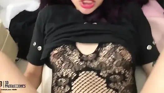 Aku mergokin adik tiriku lagi sange berat, ternyata aku sange banget dan aku akhirnya ngentot memeknya habis-habisan - pantat bahenol bagian 2