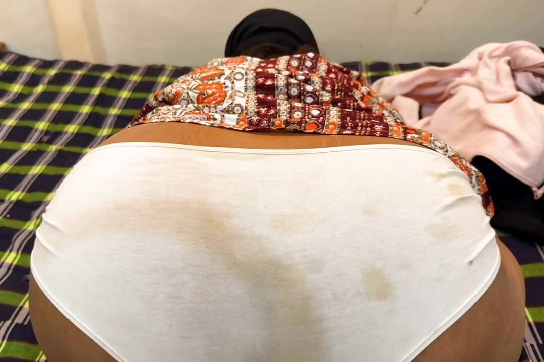 Une tatie arabe sexy au cul énorme fait un show en direct !