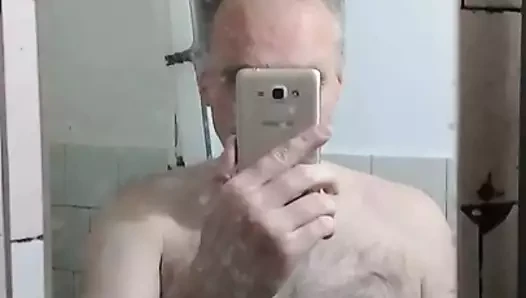 Çıplak gövdeli gözlüksüz