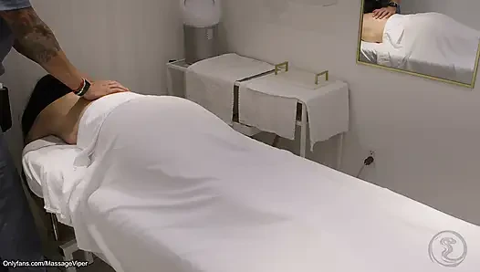 Legit massage client gets a happy ending