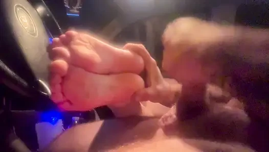 Sexy rothaarige Liz Lane gibt Lund Van Name einen weiteren erstaunlichen halsfick-blowjob und dann stellen wir es auf einen fußjob um