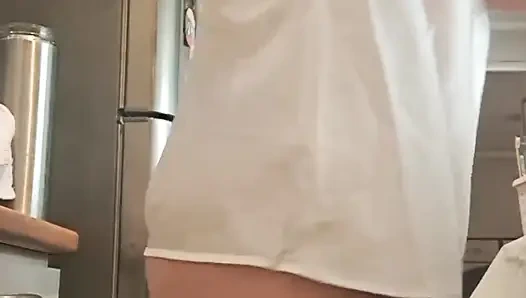 Mein mann hat mich ohne höschen in der küche aufgenommen