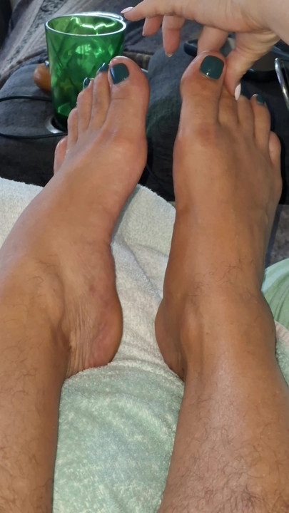 My neighbor gives me a foot rub before I give her one