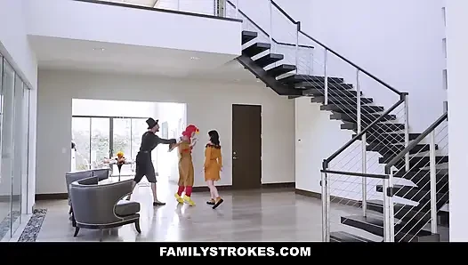 Azgın orta yaşlı seksi kadın ve üvey oğlu ve üvey baba ile genç şükran günü partisi