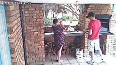 Une femme salope infidèle se fait prendre par la vidéosurveillance