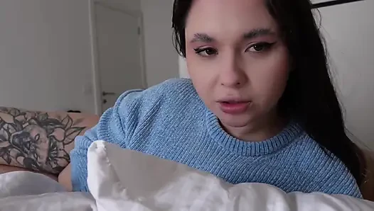 Aku sama adik tiriku di depan ibu tiriku sendiri