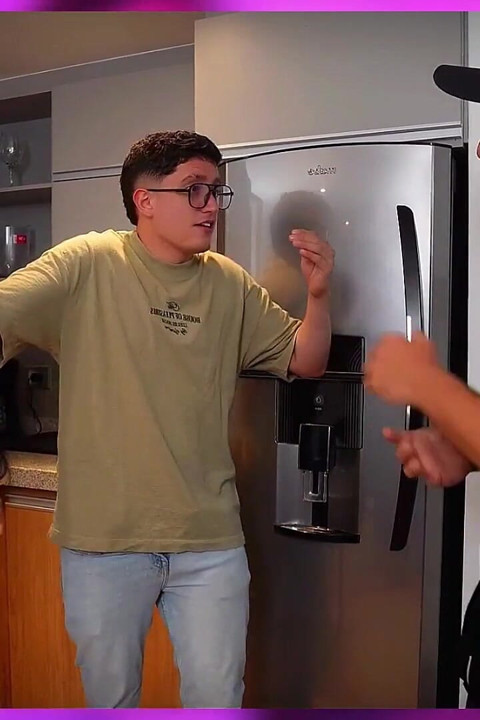 Cornudo Nerd Ve Como Su Hermosa Esposa Paga Su Deuda Con Su Coño