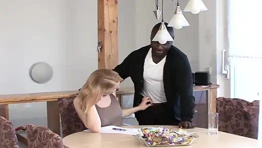 Cewek hot jerman besar pria kulit hitam sebelum dicrot di muka banyak banget