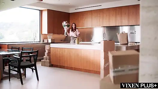 VIXENPLUS American MILF Episode 3 - A Behind the Scenes Look