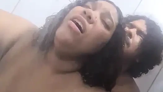 Üvey annem beni banyo yapmak için çağırıyor