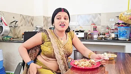 Ateşli yengem odamda tamamen mastürbasyon yaparken beni yakaladı